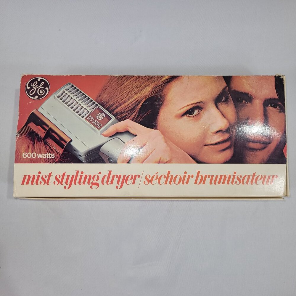GE Vintage 1970s Mist Styling Hair Dryer 600 Watt Brush Comb Set made Japan